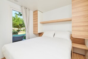 Husvogn – premium | 2 soverom, barnesenger (inkludert) og sengetøy