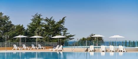 Seasonal outdoor pool, pool umbrellas