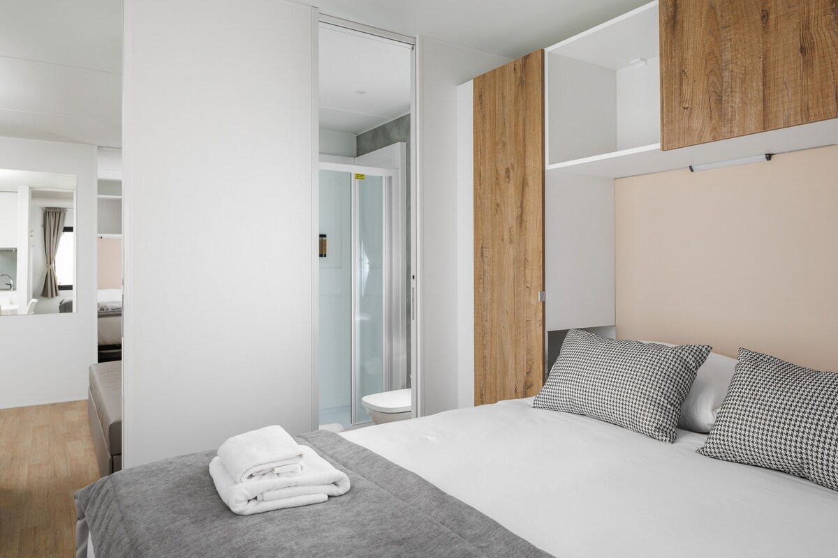 2 chambres, lits bébé (gratuits), draps fournis