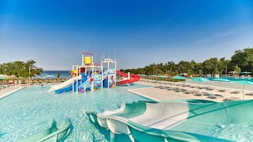 Seasonal outdoor pool, pool umbrellas