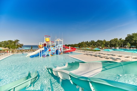 Seasonal outdoor pool, pool umbrellas. Camping Park Umag