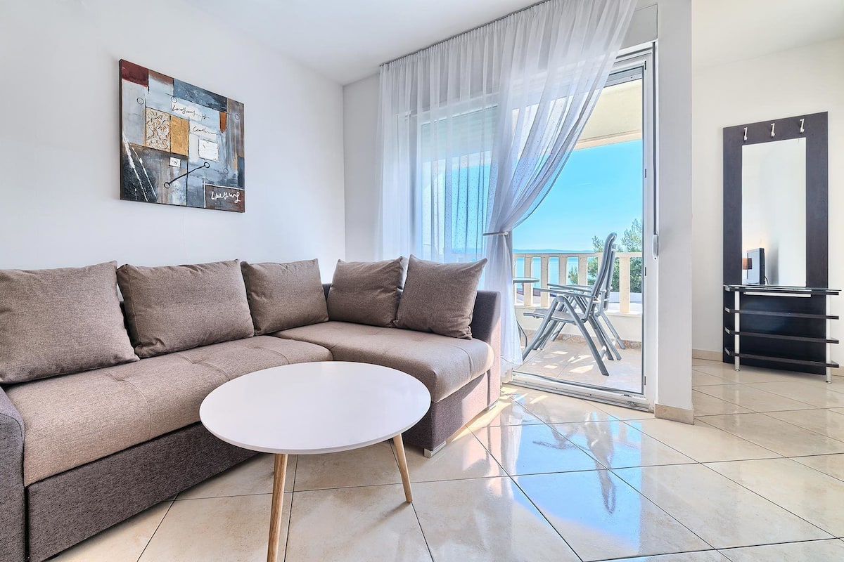 Appartamento familiare, 2 camere da letto, al piano terra | Area soggiorno | TV LCD