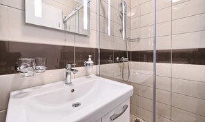 Panoramic Studio, Terrace | Bathroom | Shower, hair dryer, towels, toilet paper - Stipe Residence (Podstrana)