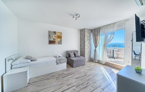 Romantic Apartment, Balcony, Sea View | In-room safe, soundproofing, iron/ironing board, free WiFi - Stipe Residence (Podstrana)