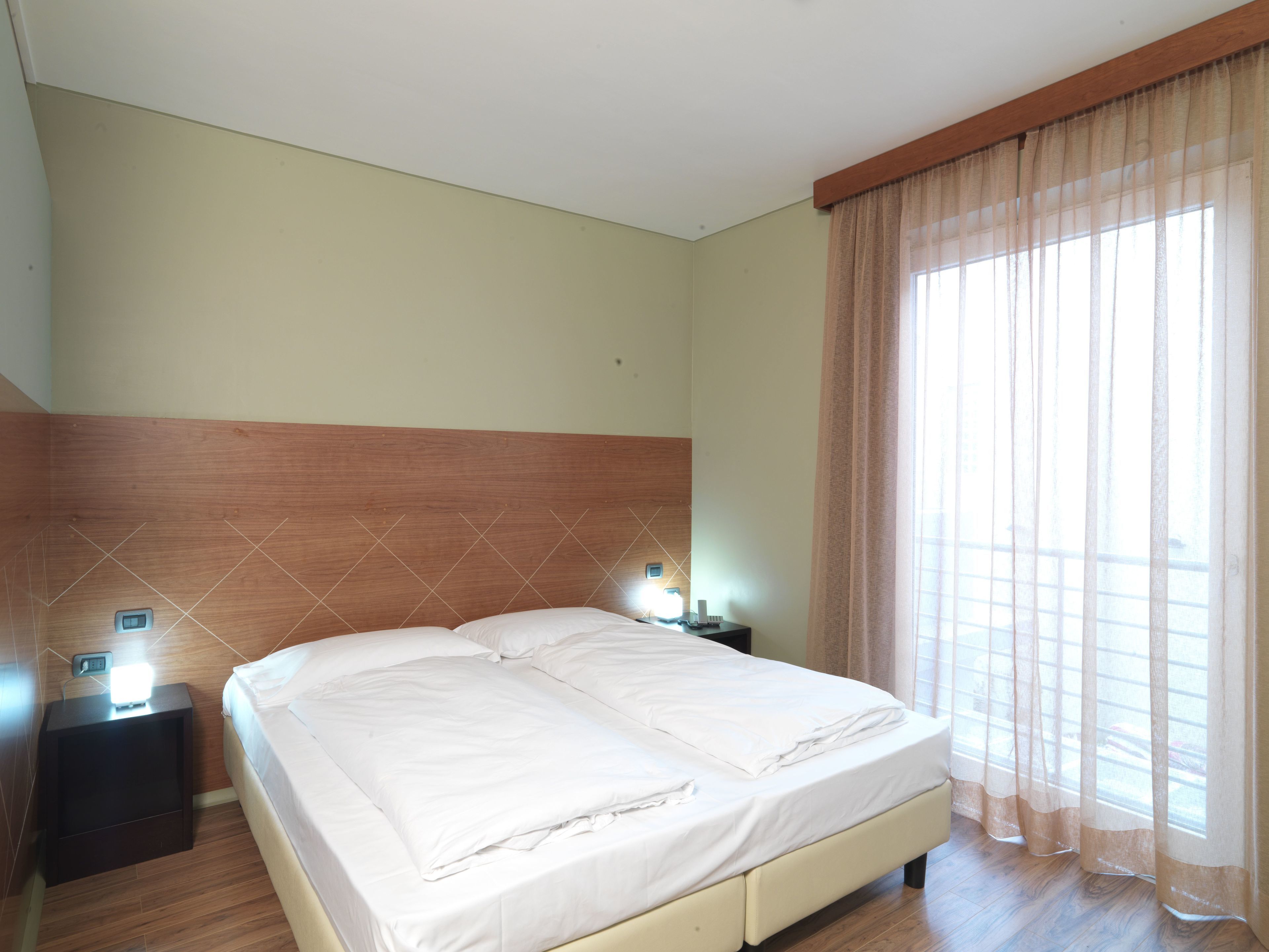 down duvets, memory-foam beds, in-room safe, desk