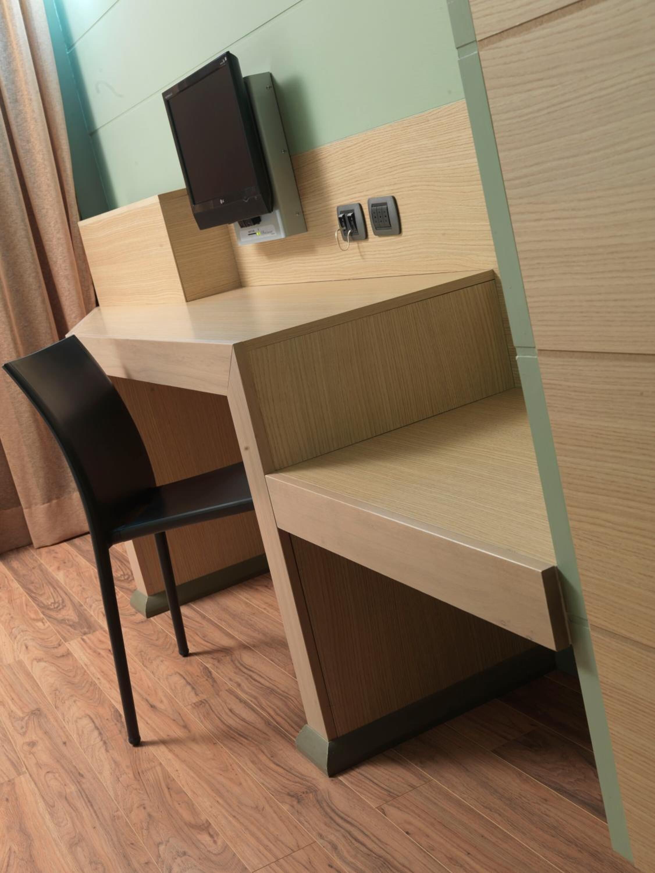 down duvets, memory-foam beds, in-room safe, desk