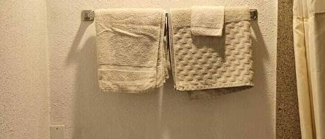 Room, 2 Queen Beds, Non Smoking | Bathroom | Free toiletries, towels