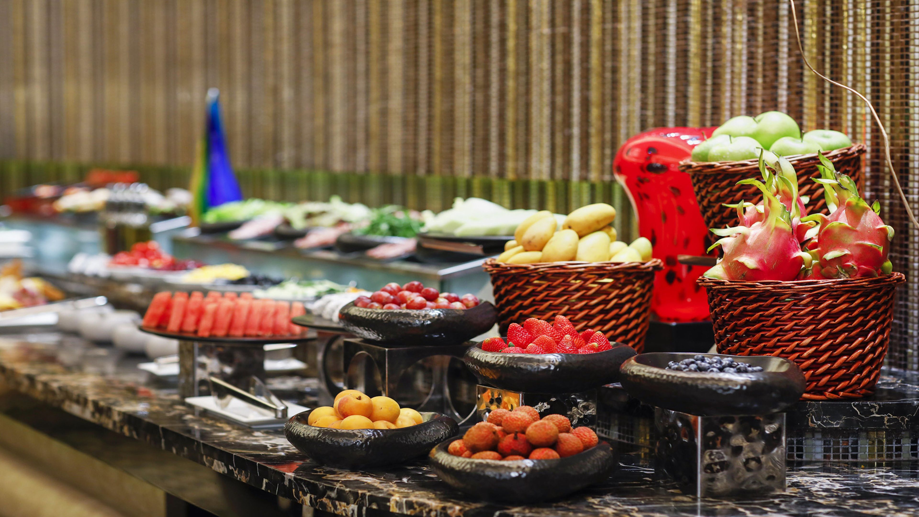 daily buffet breakfast (cny 208 per person)