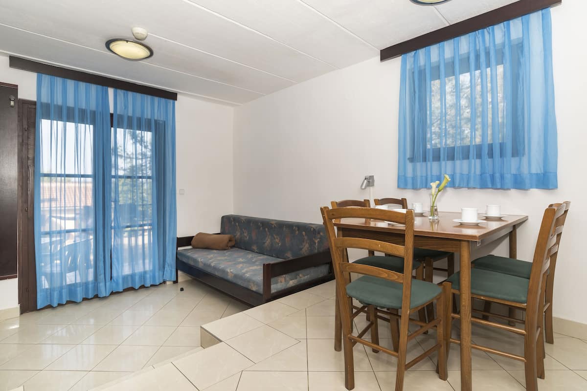 Classic apartment for 4 + 1 person | Living area | TV