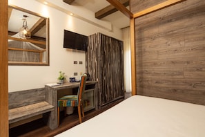 Deluxe Room, 1 King Bed, Balcony, Sea View (Twin bed on request)