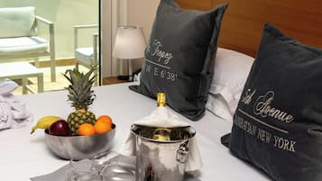 Junior-Suite, 1 King-Bett, Whirlpool, Meerblick | 1 Schlafzimmer, hochwertige Bettwaren, Minibar, Zimmersafe