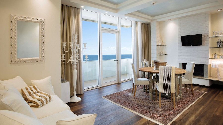 Best Western Maison B Hotel