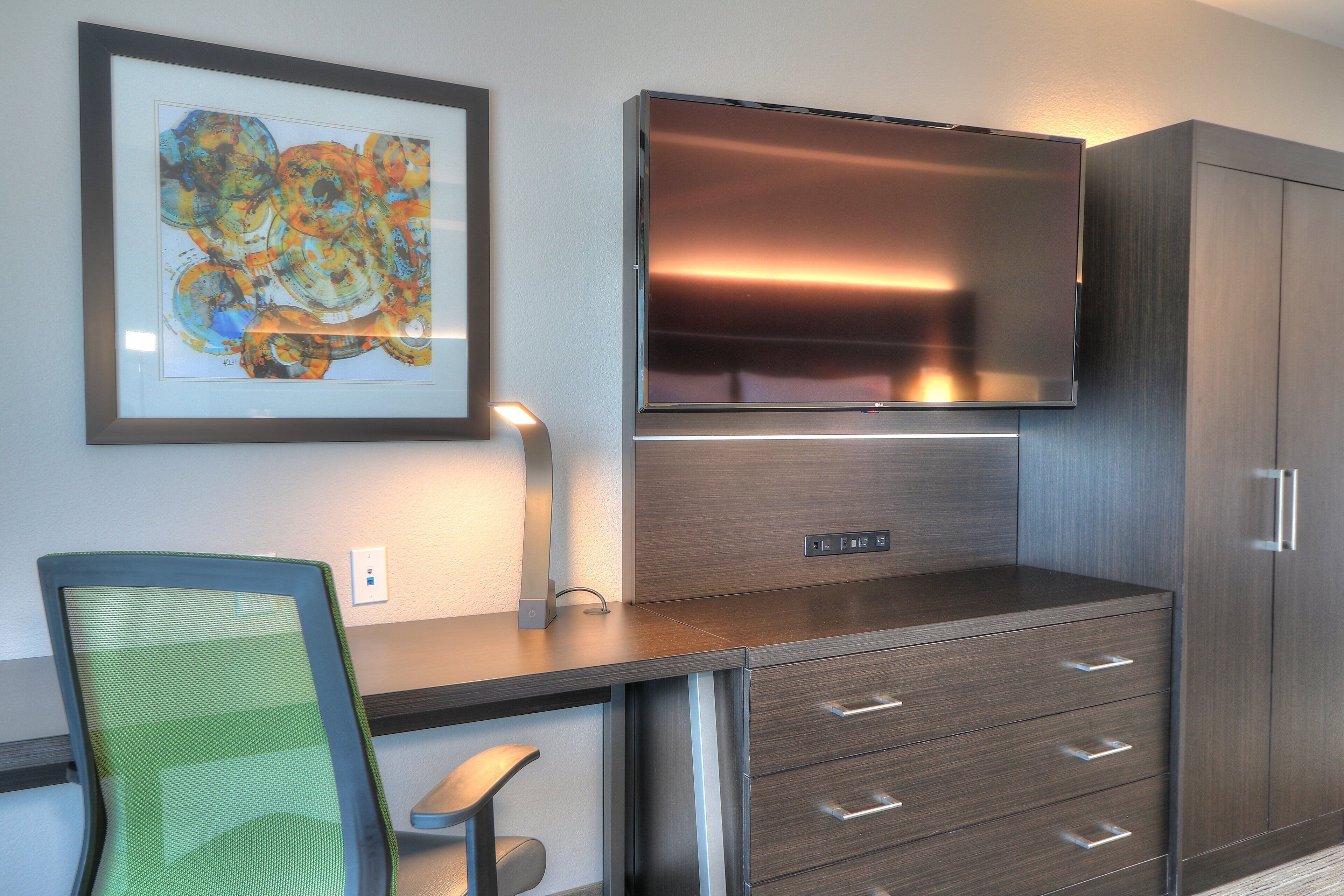 in-room safe, desk, laptop workspace, blackout curtains