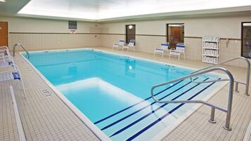 Indoor pool, sun loungers