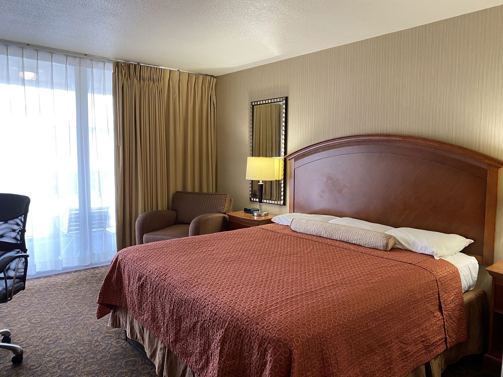 Laptop workspace, blackout drapes, free cribs/infant beds, free WiFi