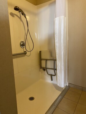 Free toiletries, hair dryer, towels, soap - Royal Pacific Motor Inn (San Francisco)