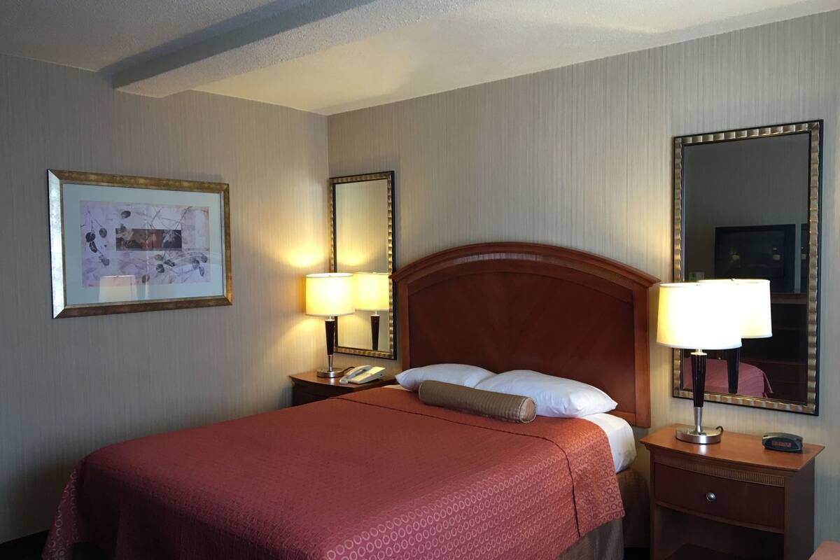 Laptop workspace, blackout drapes, free cribs/infant beds, free WiFi