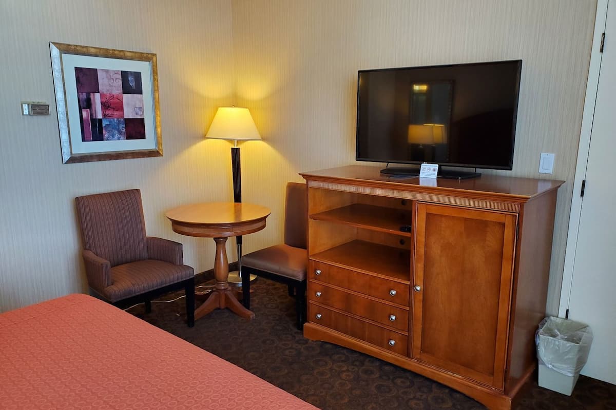 Laptop workspace, blackout drapes, free cribs/infant beds, free WiFi