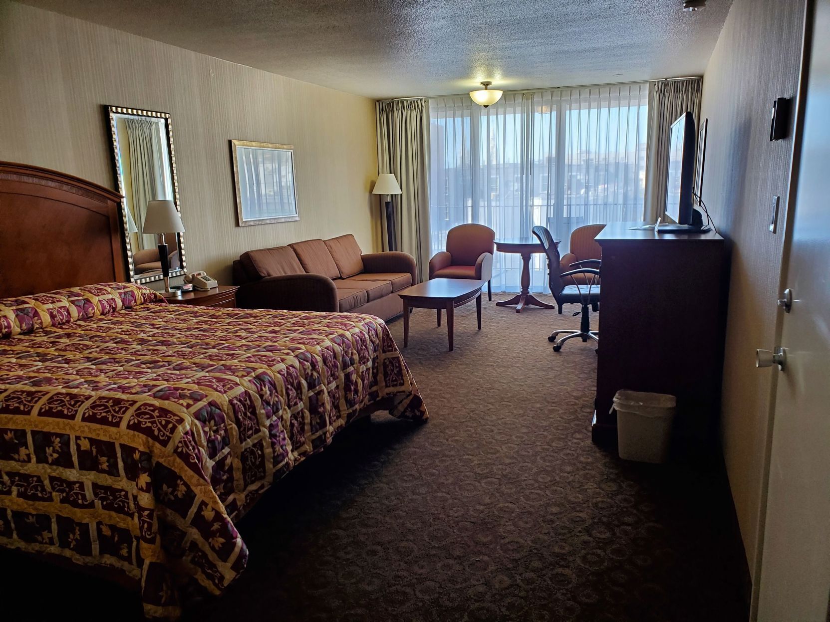Laptop workspace, blackout drapes, free cribs/infant beds, free WiFi