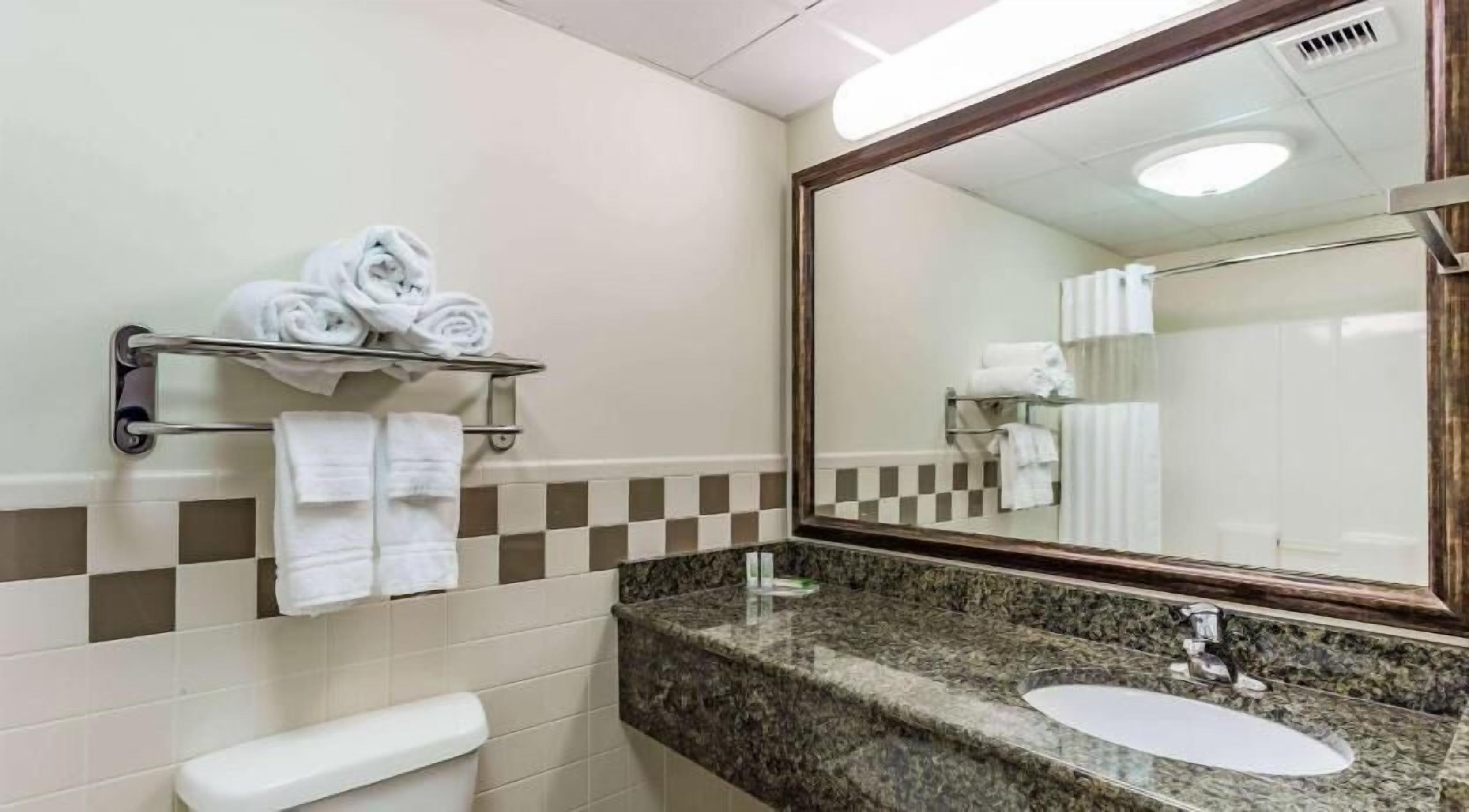 浴室 | 淋浴/盆浴组合、吹风机、毛巾