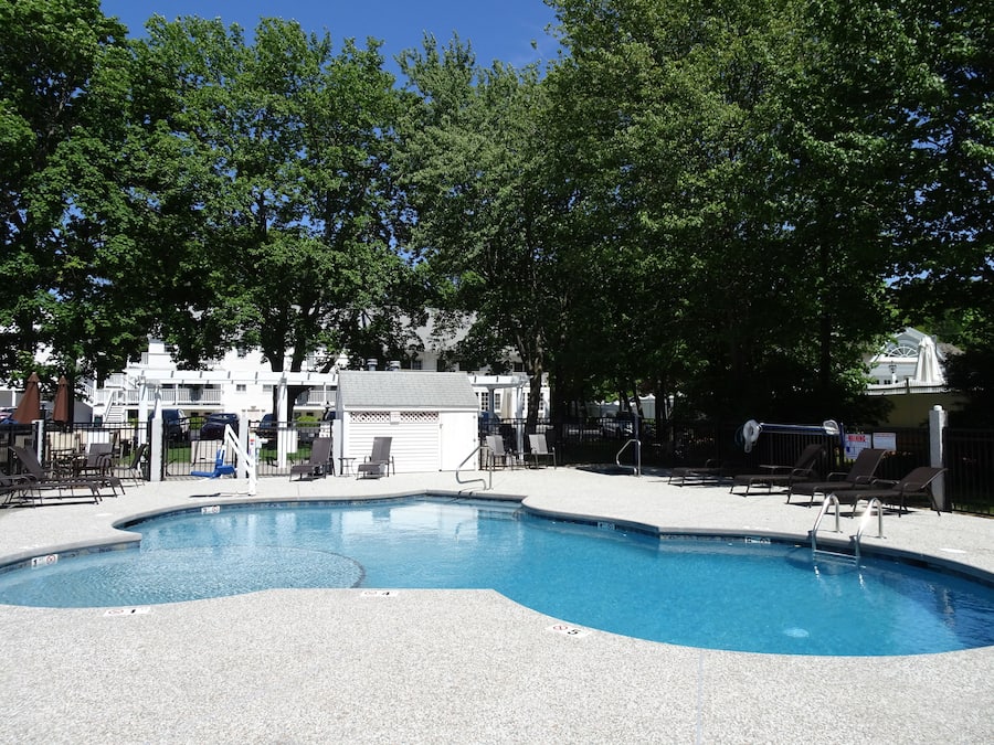 Sesongbasert utendørsbasseng