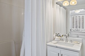 Studio, 1 Queen Bed, Kitchenette (Stairs Required) | Bathroom | Free toiletries, hair dryer, towels