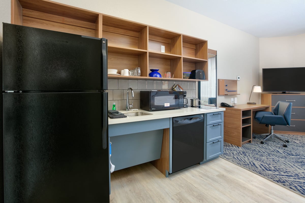 full-sized fridge, microwave, stovetop, dishwasher