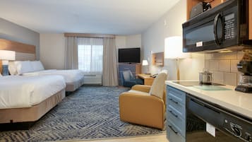 Studio Suite, 2 giường đôi | 1 phòng ngủ, bàn, màn/rèm cản sáng, phòng cách âm