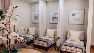 スチームサウナ、ボディ トリートメント、アロマテラピー、ホットストーンマッサージ、ディープティシュー マッサージ、スポーツ マッサージ