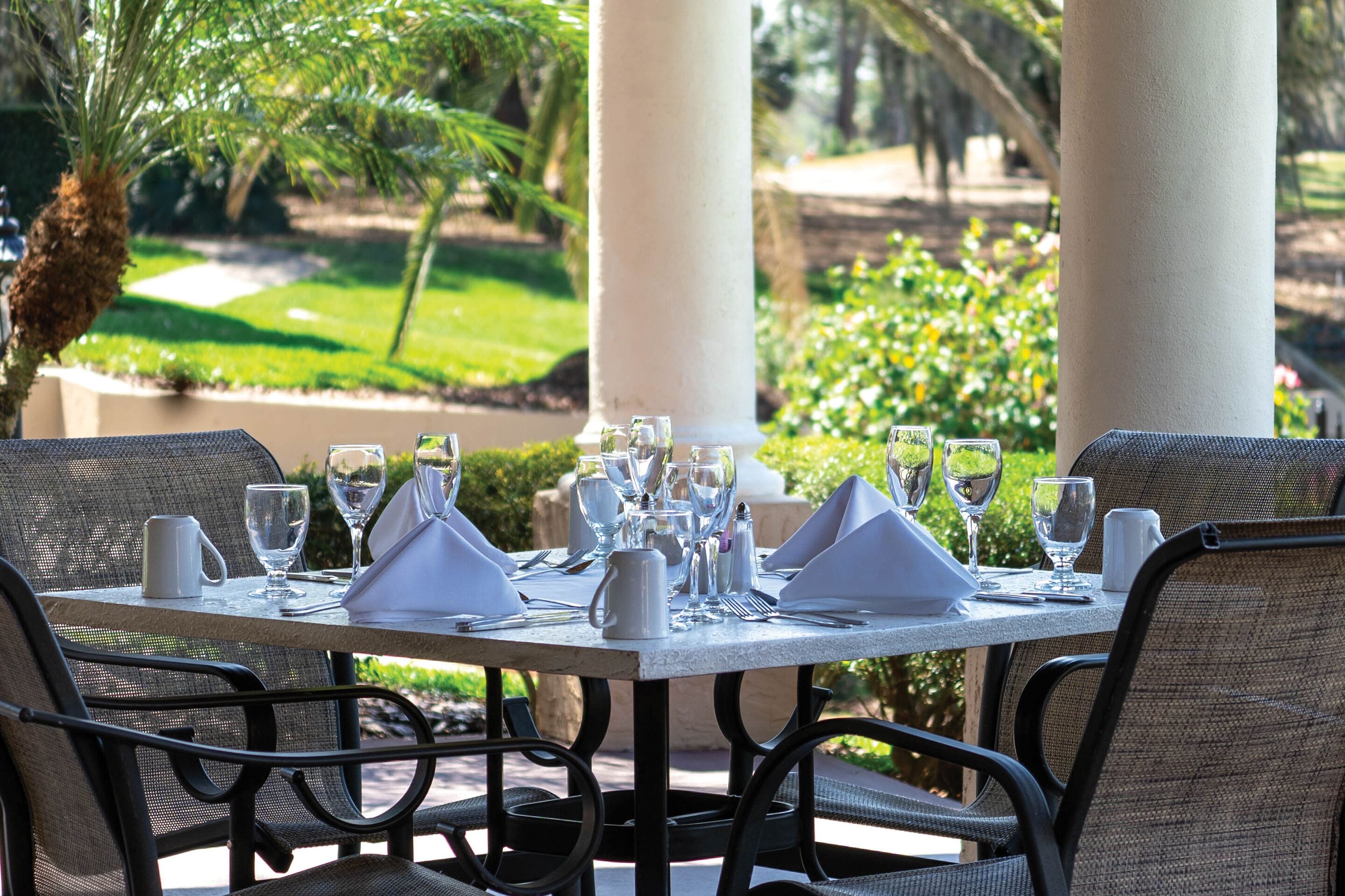 Petit déjeuner buffet (24 USD par personne)