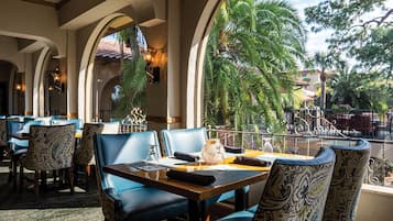 3 restaurants, breakfast, lunch, dinner served; American cuisine