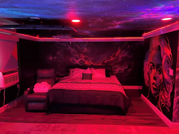 Exclusive-huone, 1 suuri parisänky, poreamme | Pillowtop-patjalliset sängyt, työpöytä