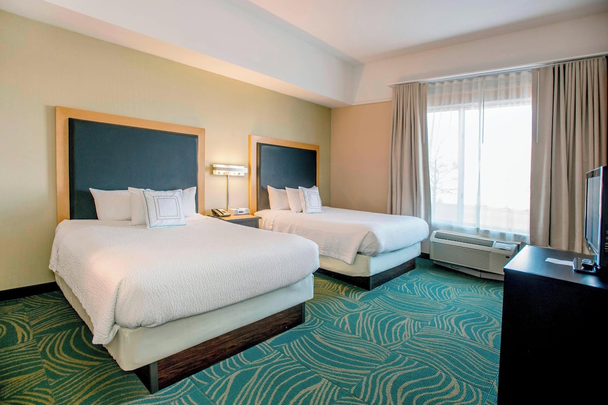 desk, iron/ironing board, free wifi, alarm clocks