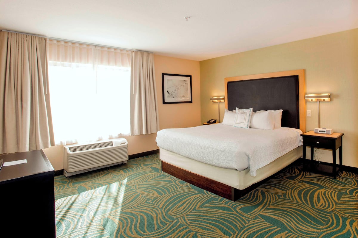 desk, iron/ironing board, free wifi, alarm clocks