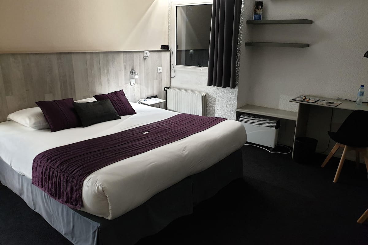 in-room safe, desk, blackout curtains, soundproofing