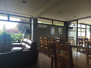 Daily buffet breakfast for a fee - Brit Hotel Dak’Hôtel (Avallon)