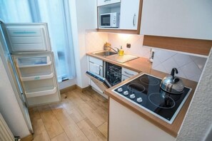 Desk, iron/ironing board, free cots/infant beds, rollaway beds