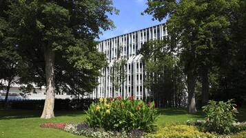 Allergikerbettwaren, Minibar, Zimmersafe, Schreibtisch