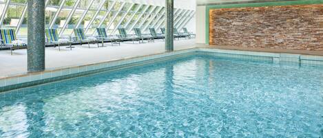 Indoor pool, sun loungers