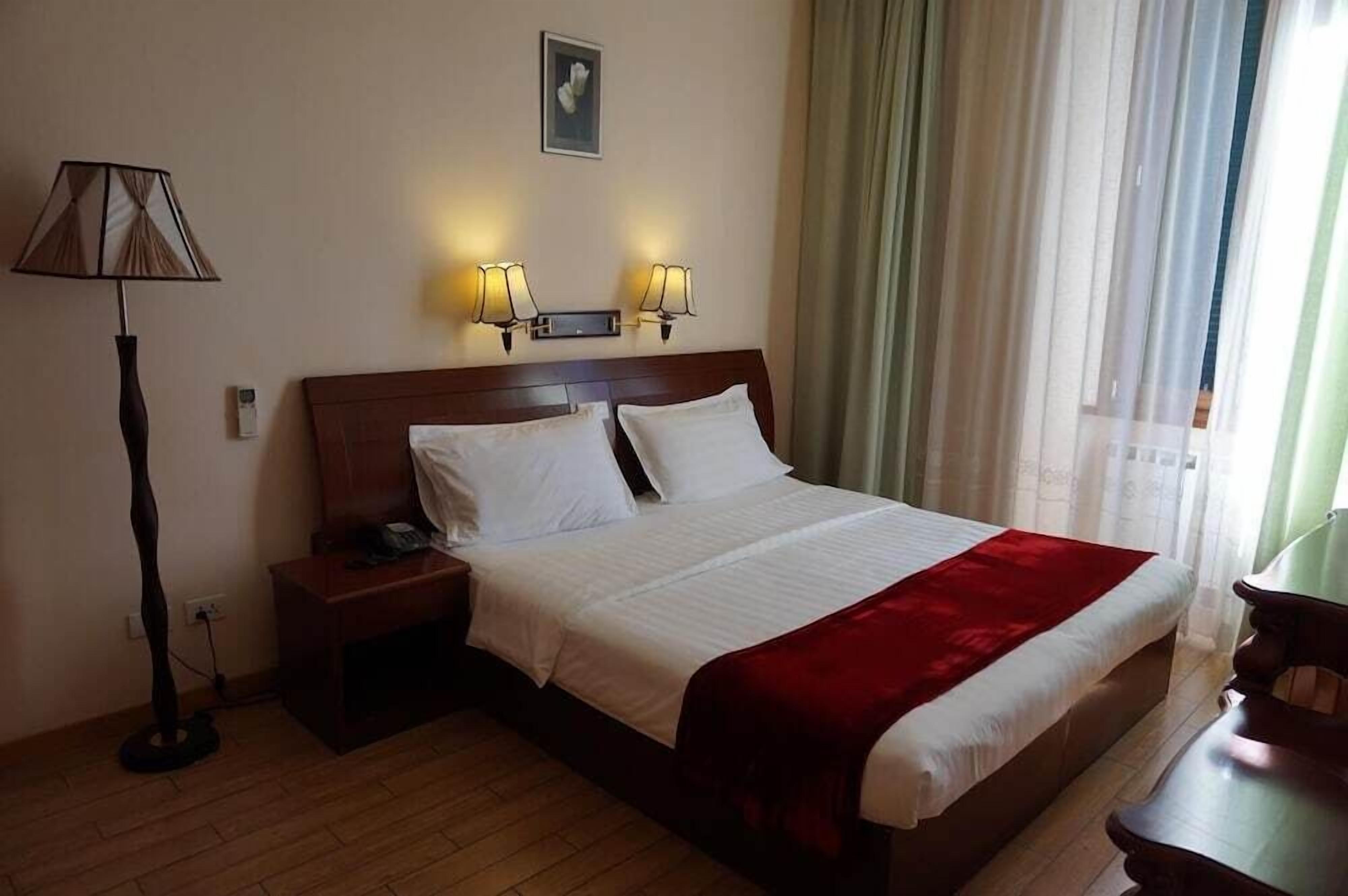 Minibar, in-room safe, iron/ironing board, cots/infant beds