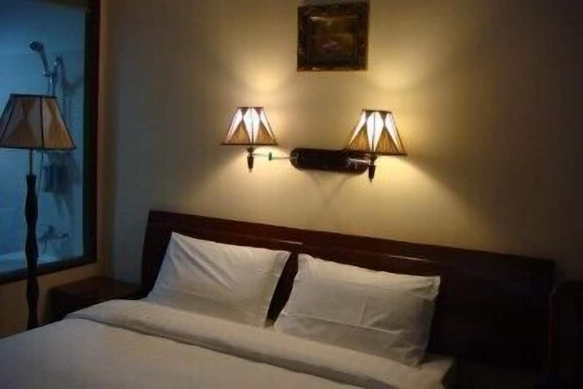 Minibar, in-room safe, iron/ironing board, cots/infant beds