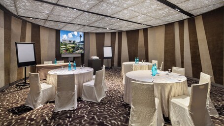 Crowne Plaza Changi Airport, an IHG Hotel - Image 38