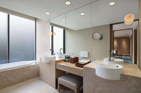 Crowne Plaza Changi Airport, an IHG Hotel - Image 137