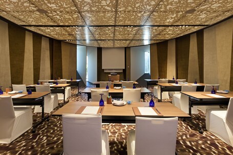 Crowne Plaza Changi Airport, an IHG Hotel - Image 43