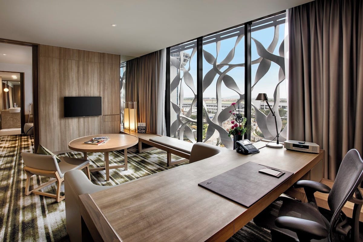 Junior Suite, 1 King Bed, Club lounge access (High Floor)