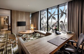 Premium bedding, pillow-top beds, minibar, in-room safe