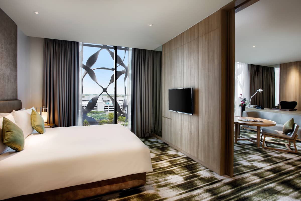 Junior Suite, 1 King Bed, Club lounge access