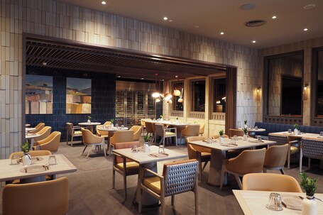 Crowne Plaza Changi Airport, an IHG Hotel - Image 98