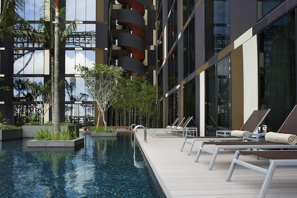 Outdoor pool, pool umbrellas, sun loungers