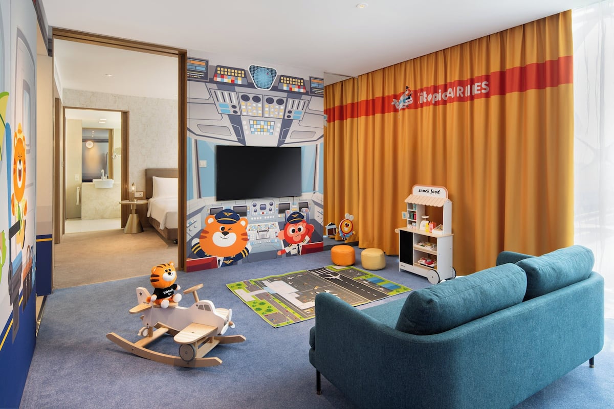 Premium bedding, pillow-top beds, minibar, in-room safe